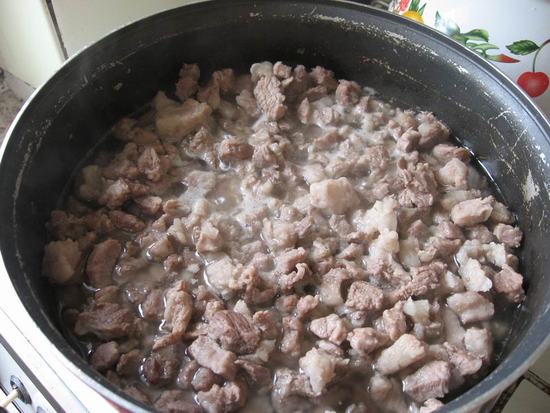 Почему свинина получается жесткой на сковороде. Как исправить готовую свинину если она получилась жёсткой. Почему свинина грязное
